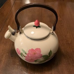 Tea pot